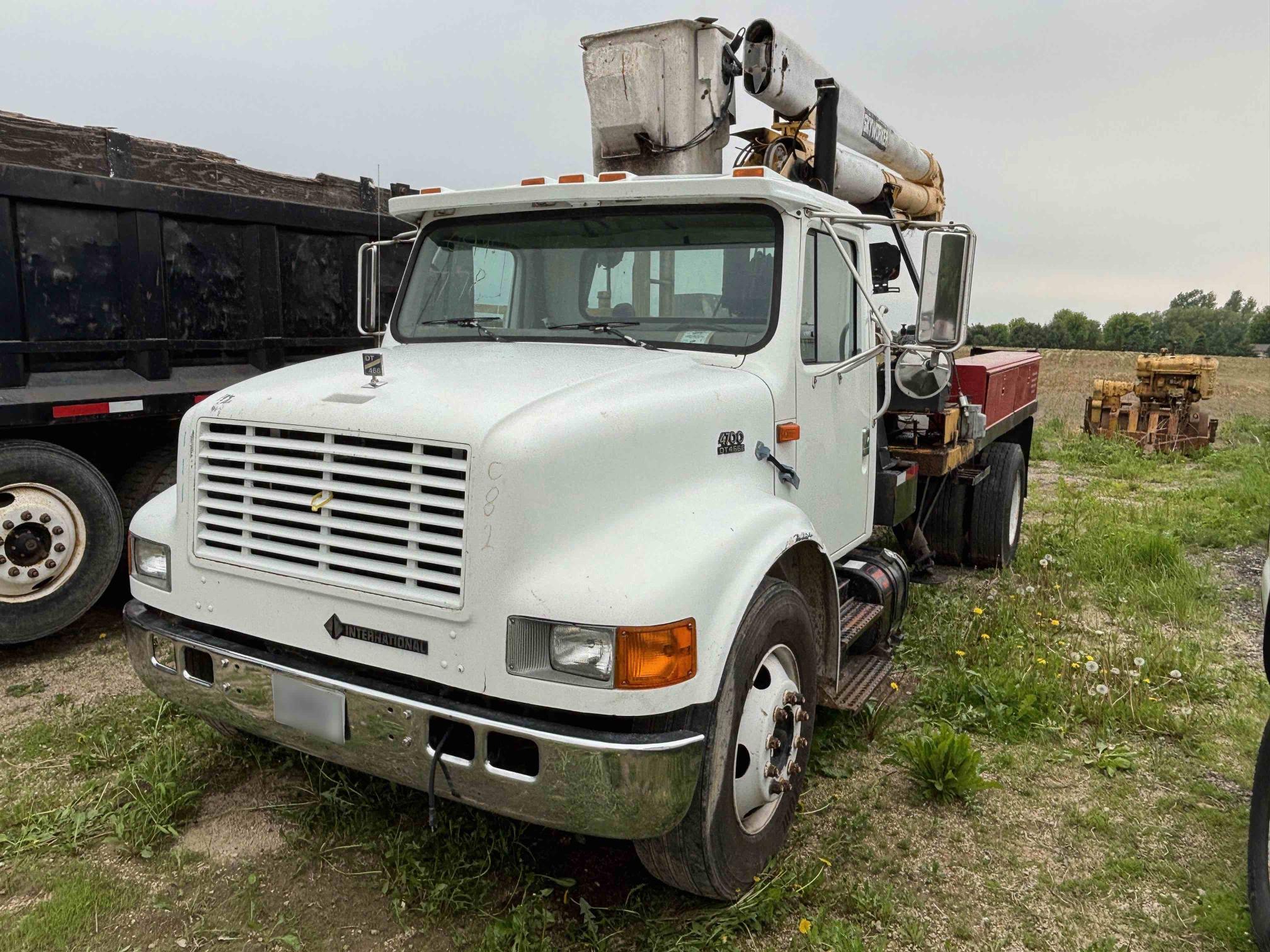 1998 INTERNATIONAL 4700 - Image 2